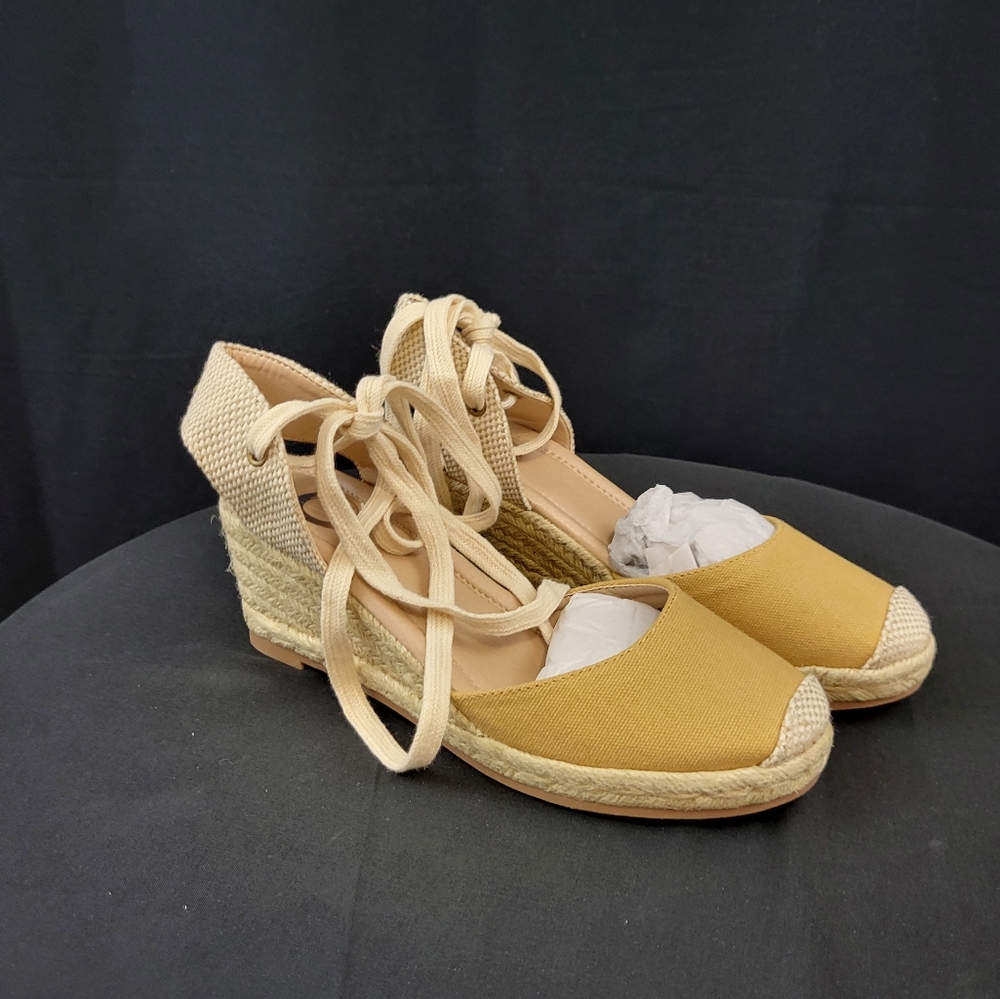 Journee Collection Ivory Ankle Tie Espidrille Wedges Size 5.5
